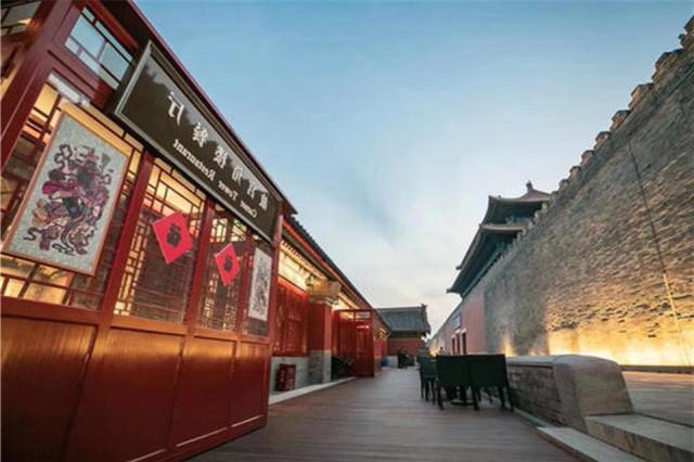 故宫火锅火爆异常，预约已排到明年，网友：像皇上一起吃饭