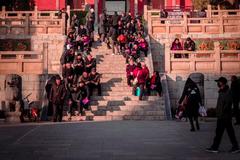 请原谅我步履匆匆，未曾给你拥抱