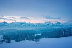 冬季旅行3折机票，阿尔卑斯滑雪场，贝加尔冰湖，北疆的冬天解锁全世界