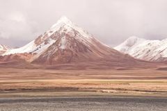 西藏往西，这才是西藏最真的模样，七月沿途风景美成天堂！