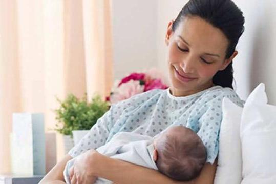 新妈妈抱娃时，特别小心这种&ldquo;手&rdquo;！越早知道越早治疗