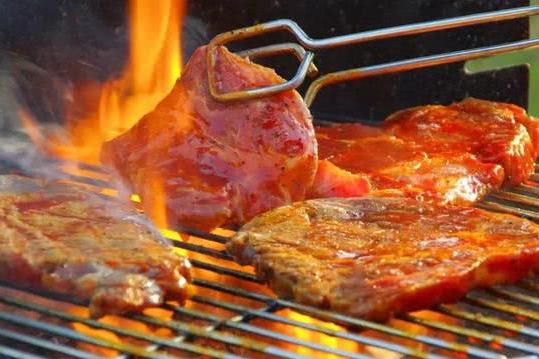 烤肉、美酒…绕不开的4种致癌食物，怎么吃才好？肿瘤专家这么说