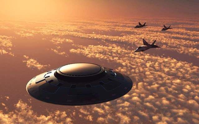实拍巨型ufo航母图片