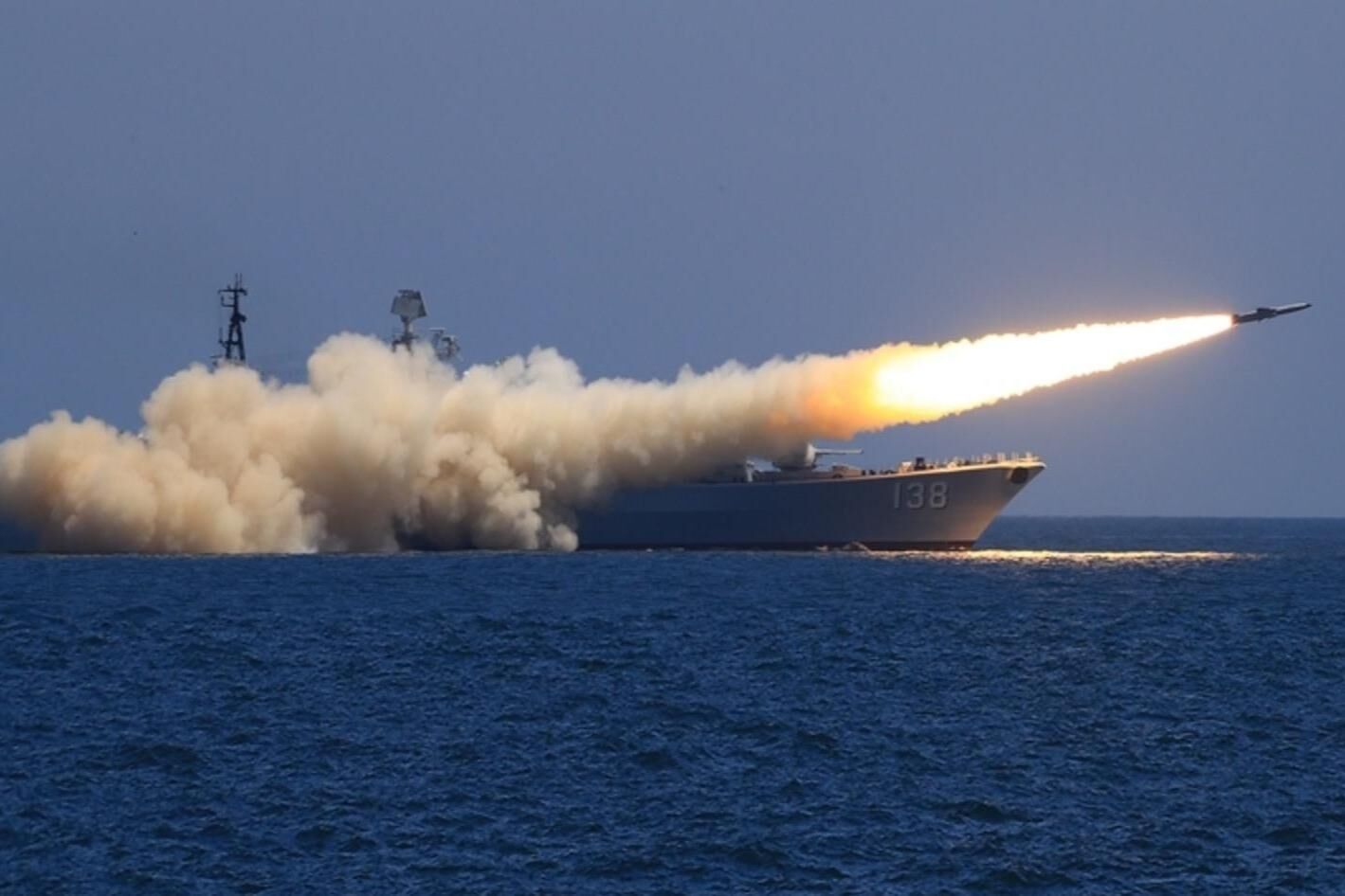 目标锁定美沿海，8艘核潜艇秘密出击，西方：来者不善