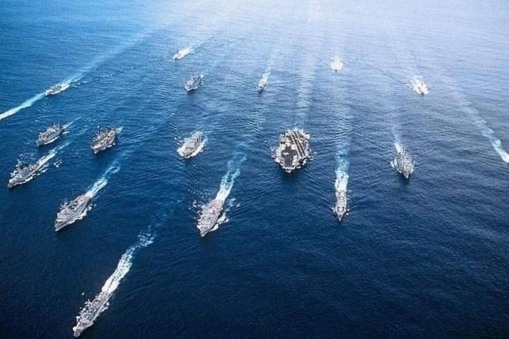 美海军三面包抄伊朗，2千枚导弹随时打击，俄：仅一国能抗衡美国