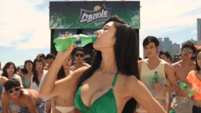 都是雪碧代言人，为啥迪丽热巴穿个背心，李成敏却穿成这样？