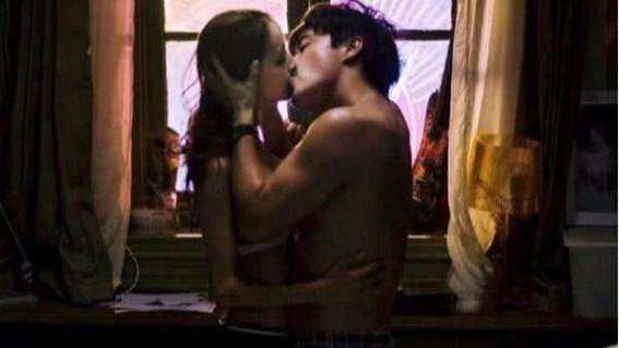 佟丽娅在剧中最释放天性的一次！看到剧中男主默默叹了口气，太酸了！