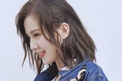 刘诗诗产后首穿超短裙，86斤配牛仔短发好少女，看完细腿我太服气