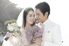向佐夫妇大婚鲁豫手挽向太站C位，红衣女疑似郭妈妈，像极郭碧婷