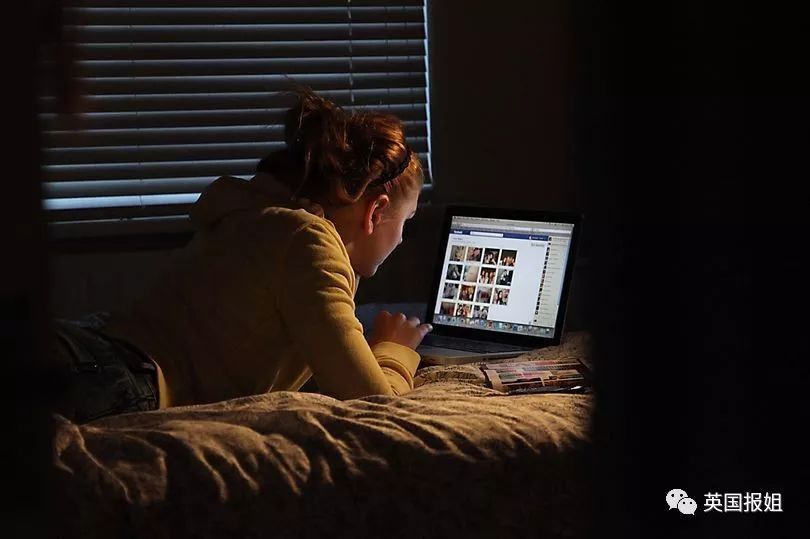 他们伪装成小姑娘，专抓恋童癖！