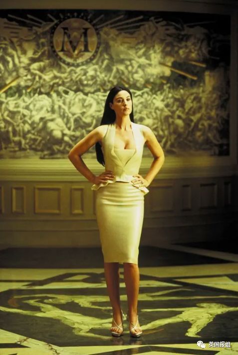 15岁少女神颜惊呆路人，没想到竟然是她的女儿？！