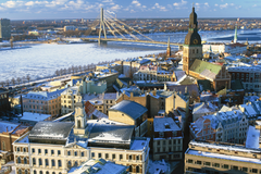 在拉脱维亚，金发碧眼美女“送鸡蛋”要注意！不知道可就要吃亏了