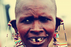 非洲最“奇葩”的风俗：青春期拔掉门牙，只为了方便做这事！
