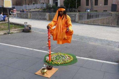 印度“阿拉丁神灯”漂浮街头，有什么猫腻？中国游客一眼看穿