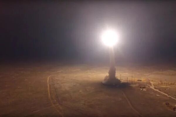 硬气 美军战机刚要跑就被导弹击中 伊朗：你们惹不起也躲不起 