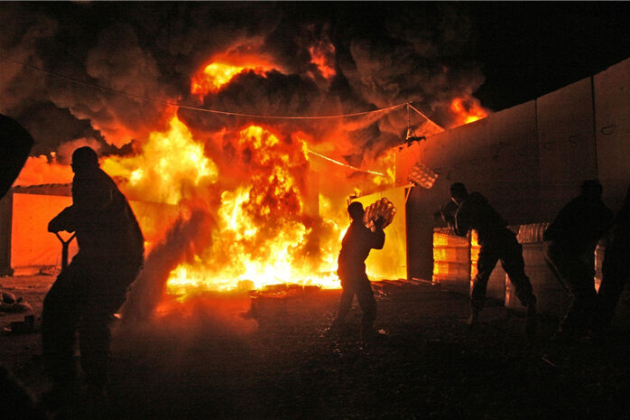 美军基地突然遭猛烈炮击 已造成多人伤亡 伊朗：这才刚刚开始