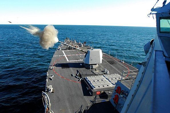 美强行扣押违禁武器 伊朗两万枚导弹竖起 俄军舰正加速赶往战区