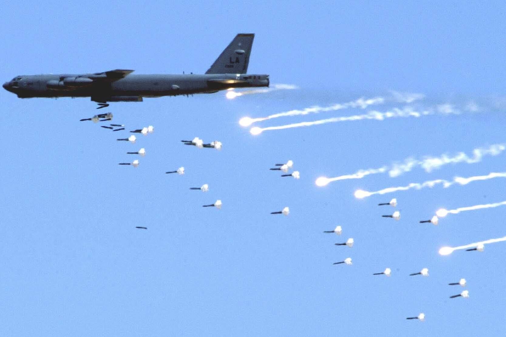 美战略轰炸机突然直扑家门 俄：以牙还牙