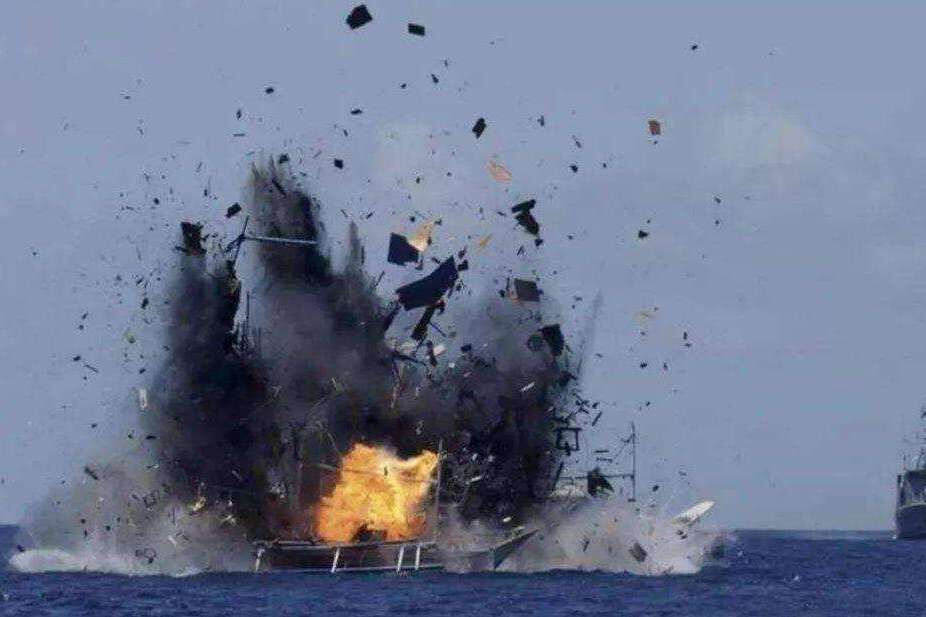 武力夺岛？ 两艘军舰在日本海被击中沉没 俄：不入虎穴焉得虎子 