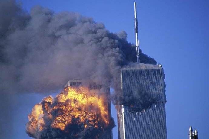 第二个9·11恐袭？ 一架飞机突然撞向美国大厦 特朗普：再接再厉