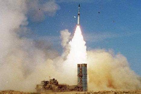 美军战舰闯入海峡 S-300部署高级别警戒 普京：不会替他国挡枪