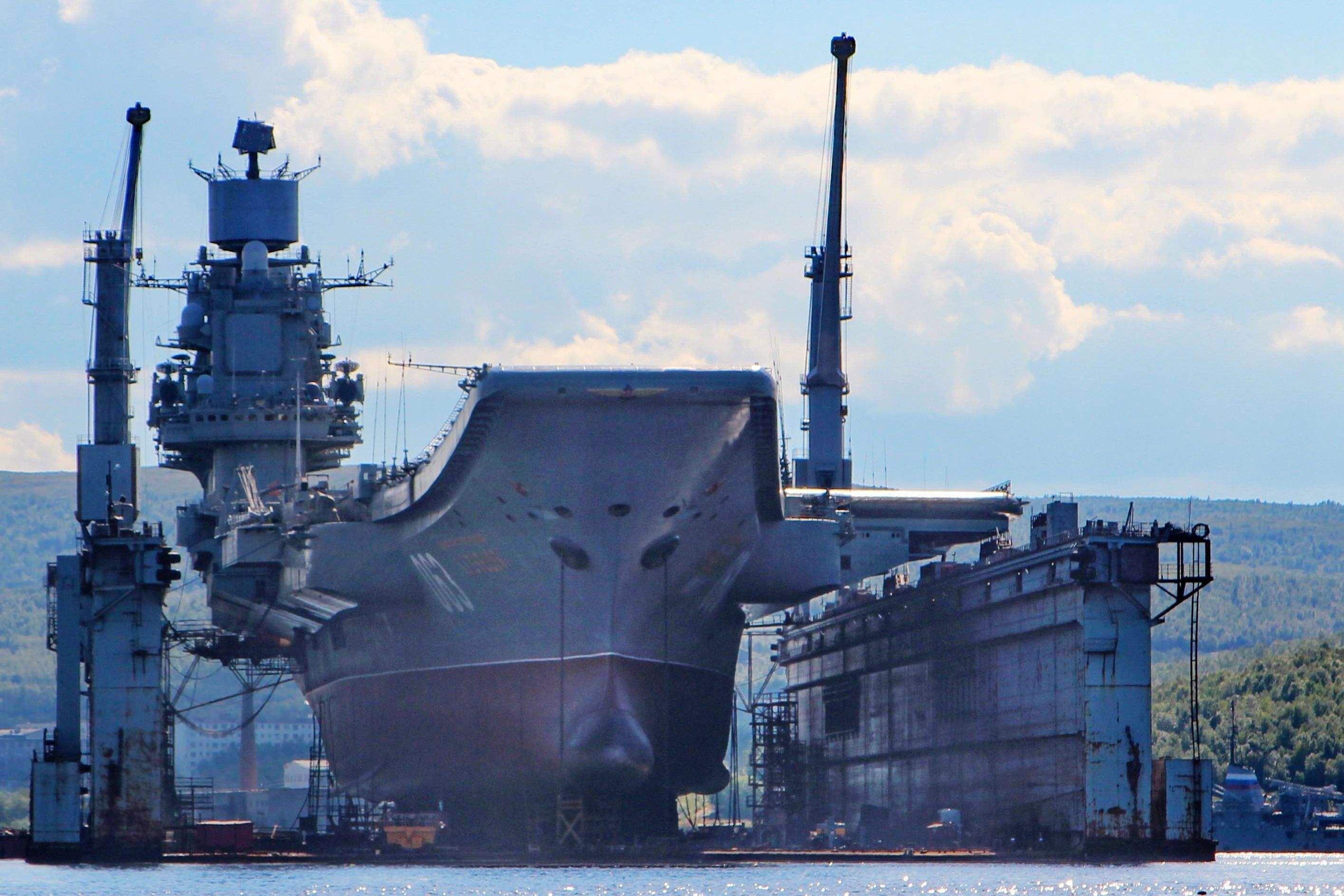 俄航母面临退役 海军司令巨舰前老泪纵横 专家：大修根本无从下手