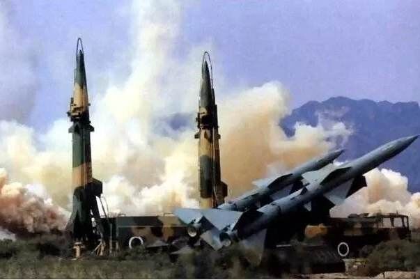 美军航母突现异动 伊朗准备放手一搏 俄罗斯打开天窗说亮话