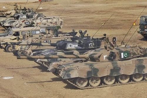 	印度突然调集上百辆坦克 巴铁将加快引进VT-4 好虎一个能拦路