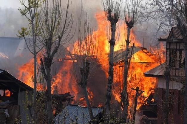 恩将仇报 印度迅速集结大量坦克开火 巴铁：骑驴看唱本走着瞧