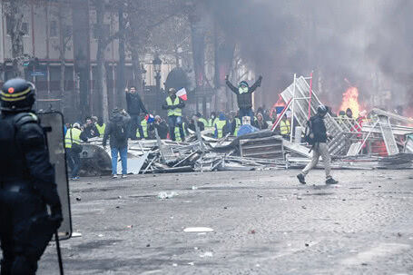 武装冲突升级 委内瑞拉下达“逐客令” 美：将立即采取军事行动