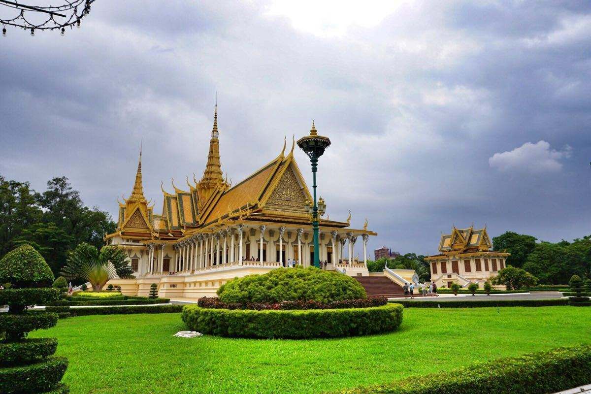 100万华人在柬埔寨，大部分是潮州人，有钱人多！