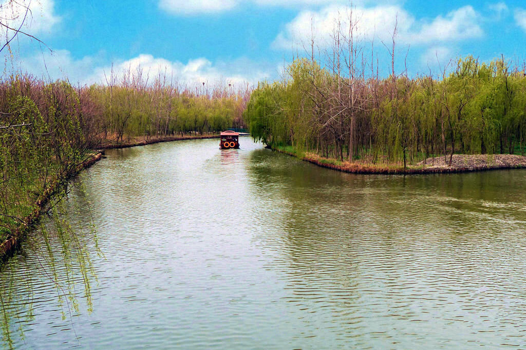 姜堰溱湖国家湿地公园，门票100，每年“水上庙会”最热闹