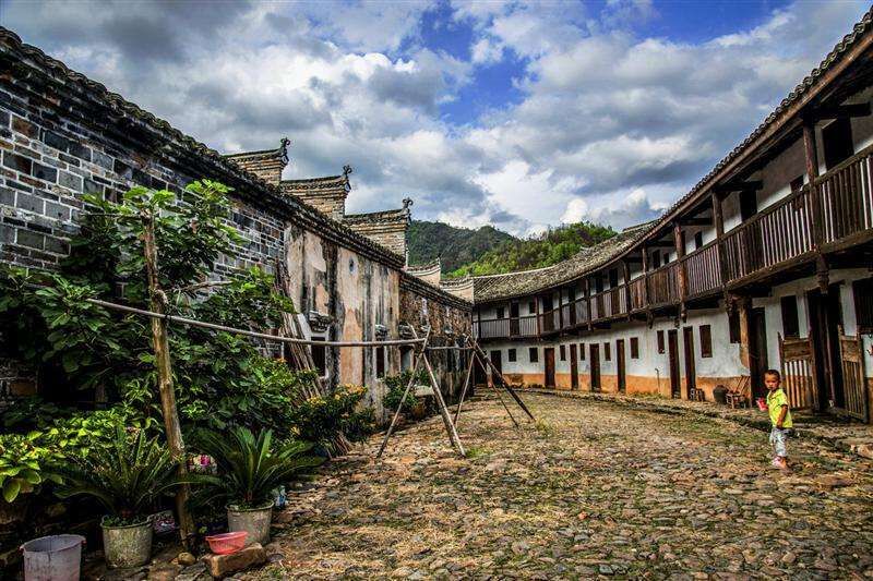 乌石围，江西龙南历史最悠久的围屋，距今已有390年