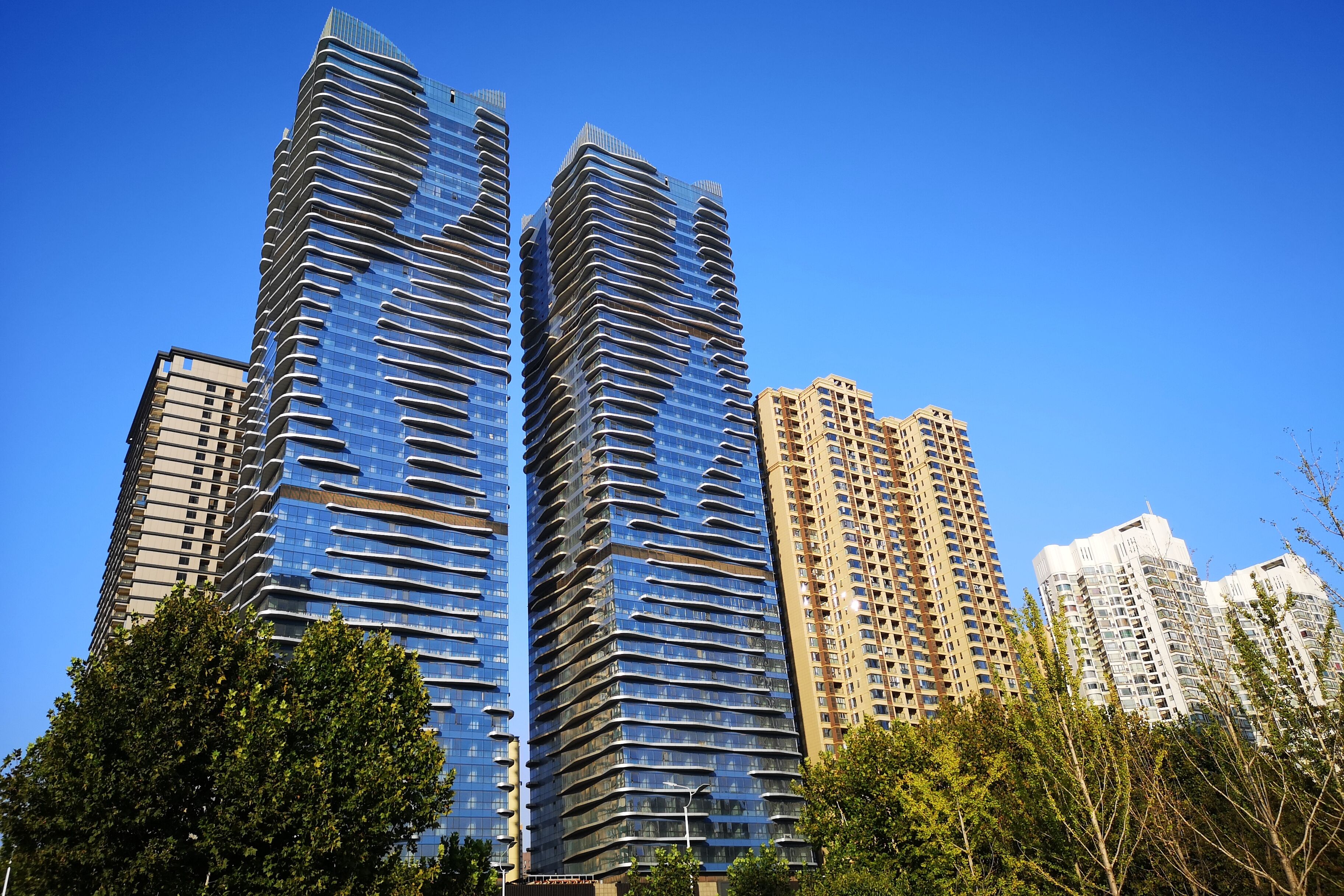 中国房价上涨过快的原因，真是土地资源稀缺吗？