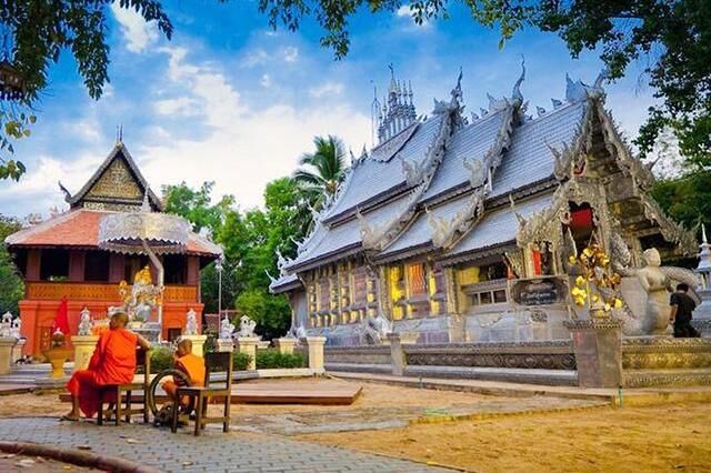 泰国清迈精美银庙，目前只允许男游客入内，女游客可通过照片欣赏