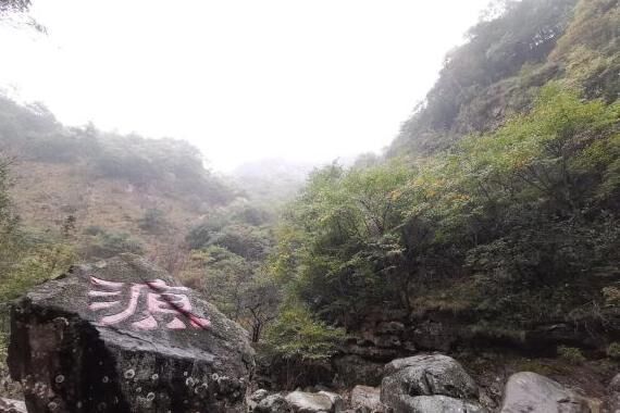 杭州有个纯天然景区，号称“小九寨沟”，为何游客直言纠结？