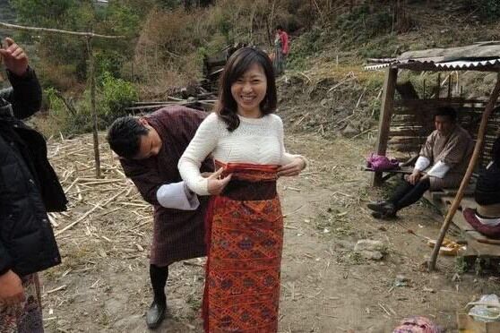 亚洲这国家实行一妻多夫，只嫁一个人被认为自私，女生：忙不过来