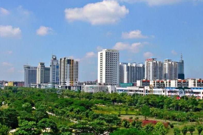 广西最大的内河港口城市贵港，腹地有广西最大平原，发展潜力大