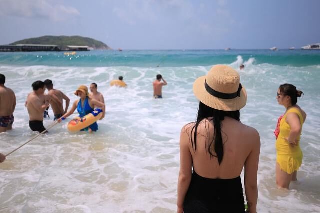 外国人为什么喜欢穿比基尼在沙滩晒太阳，这点让中国人很不明白？