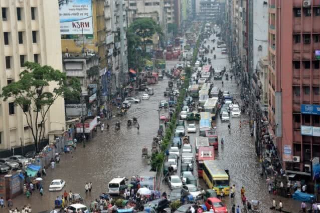 亚洲堵车最严重的城市，面积还非常小，三轮车大军满街跑