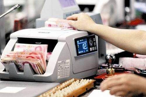 如果直接到银行存100万现金，会有人管吗？