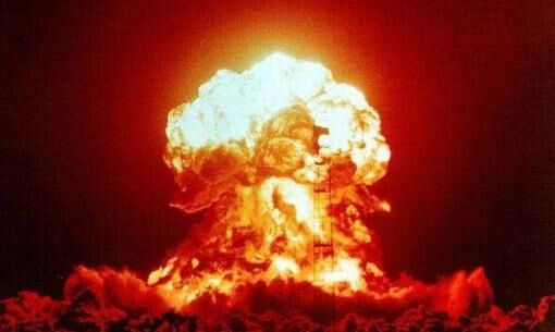 所有人都捏了一把汗，轰炸机被撞后被迫扔下核弹，60年后还没找到