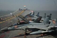 印度重回无航母时代！30亿航母突发火灾，局座：返俄大修