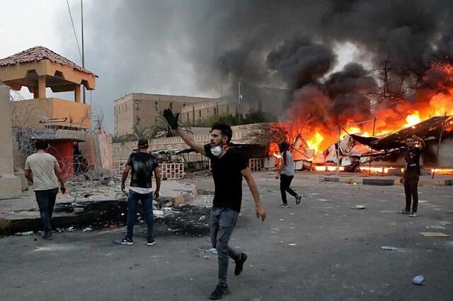 蒙面人在街头开枪 一名警察遭枪击身亡 蓬佩奥却谴责警方滥用武力