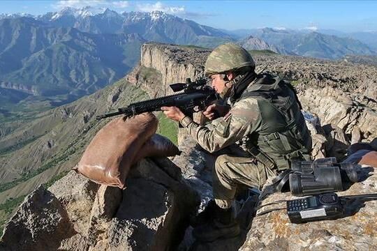 遭地雷伏击8人死伤 俄军展开血腥复仇 美国扶持的叛军司令被击毙