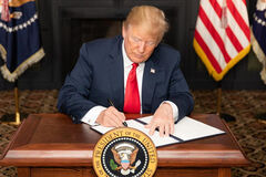 5年内战乌克兰损失惨重 白宫却要终止大笔军事援助 俄罗斯又赢了