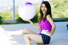 女朋友面前，这几个星座男乖巧的像海底捞服务员