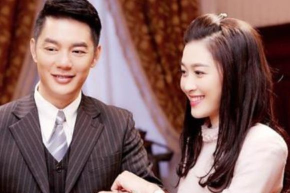 他与妻子相恋21年，改名并与嫩模结婚，前妻片约不断自己却无人识