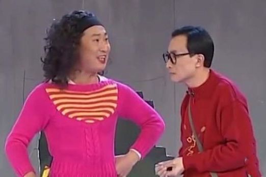 他曾在春晚彩排时收到儿子去世的消息，忍痛录完没想到却一夜成名