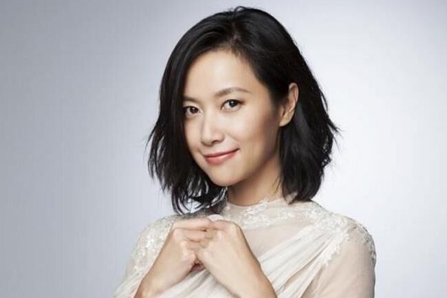 他是徐静蕾的前男友，两人分手时称永不再娶，如今儿女双全遭打脸